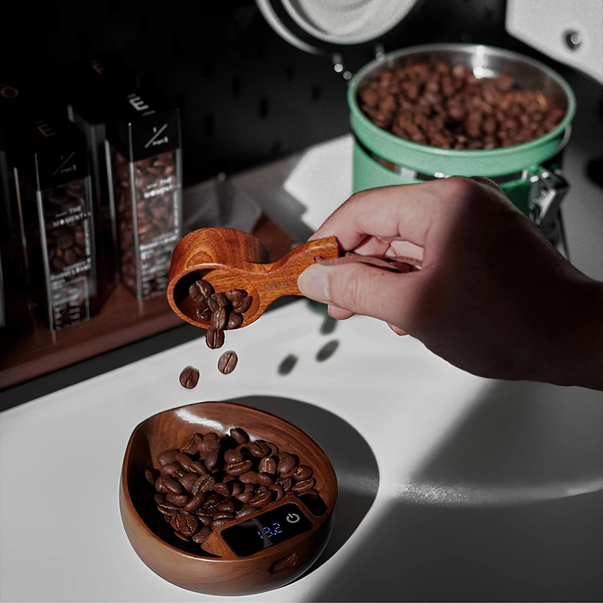 Electronic Walnut Coffee Scale With Leaf Shade Lastaforest